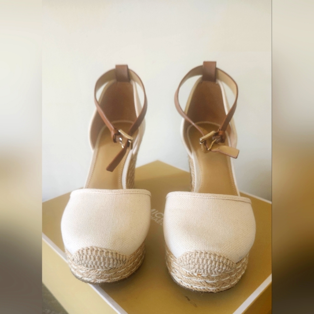 Michael Kors Lt Cream Kendrick Wedge -Used